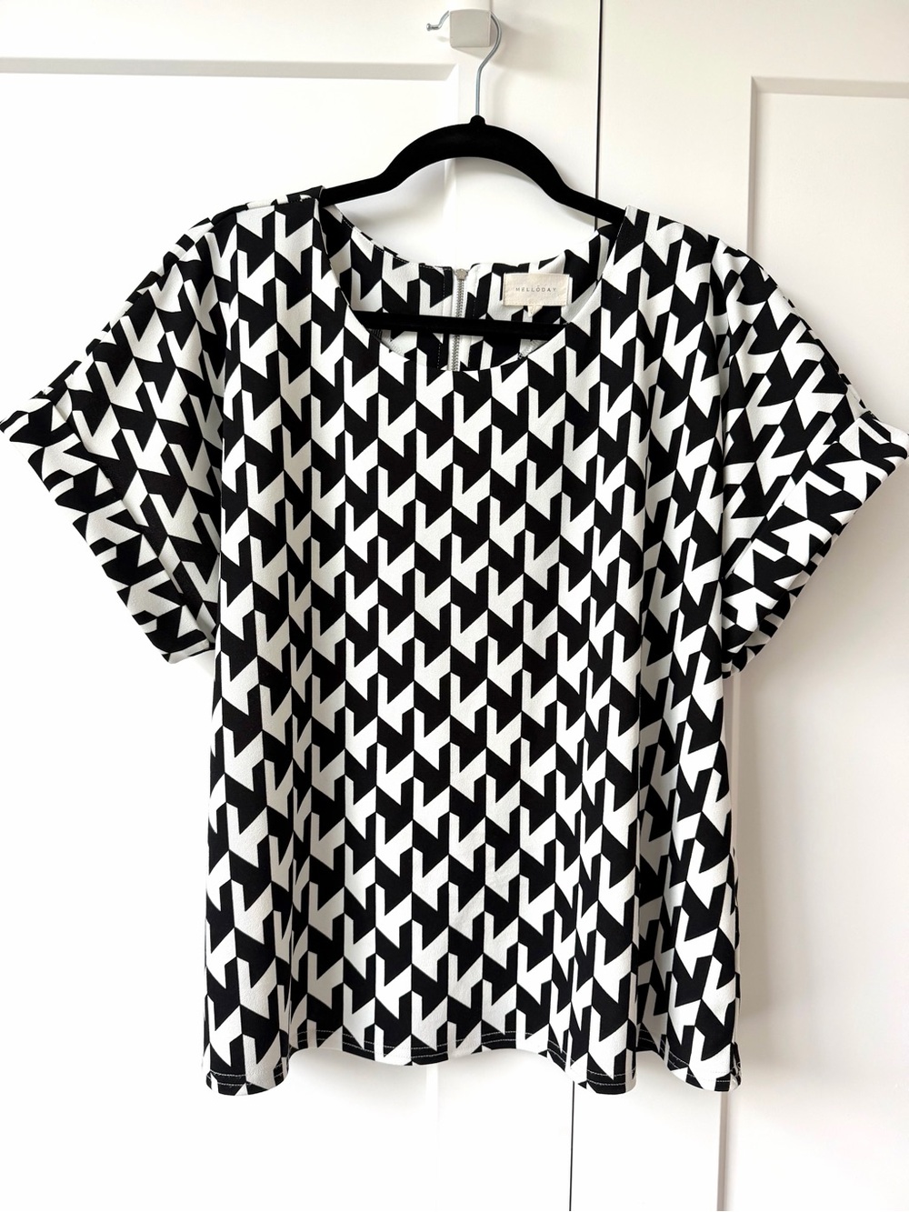 Houndstooth short sleeve blouse